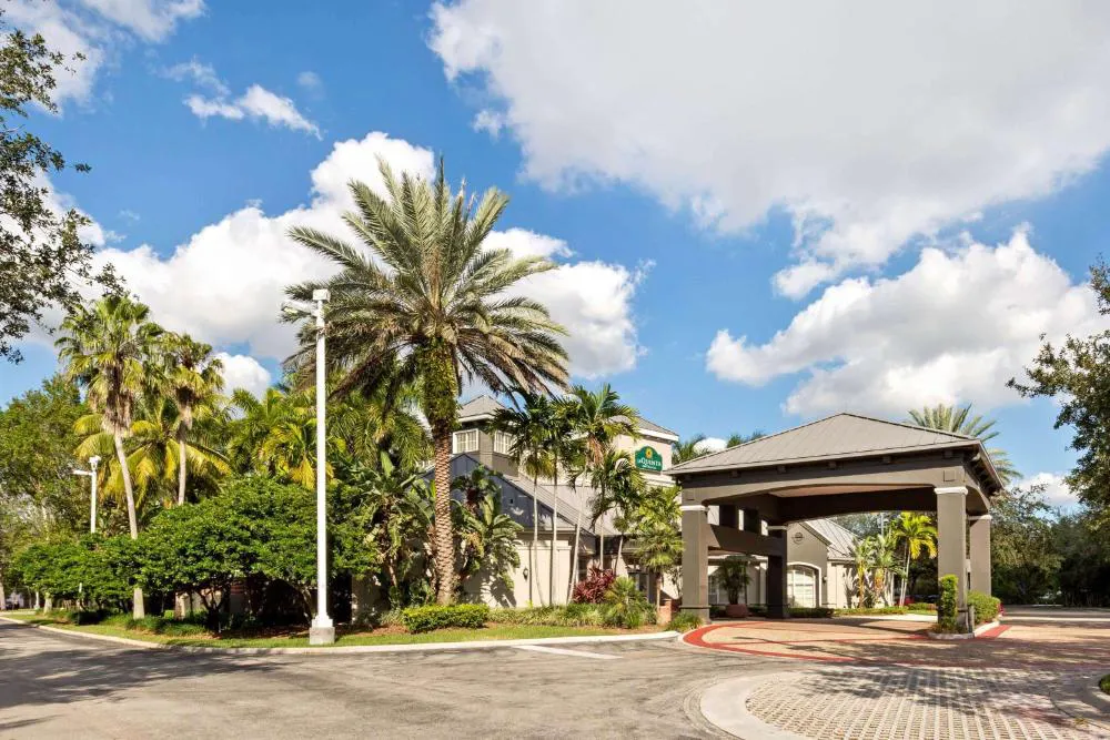 La Quinta Inn & Suites by Wyndham Ft. Lauderdale Plantation hotel hero