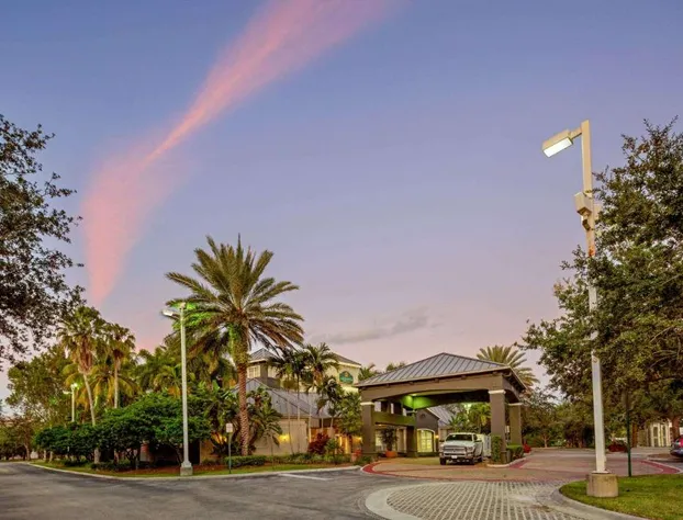 La Quinta Inn & Suites by Wyndham Ft. Lauderdale Plantation hotel detail image 4