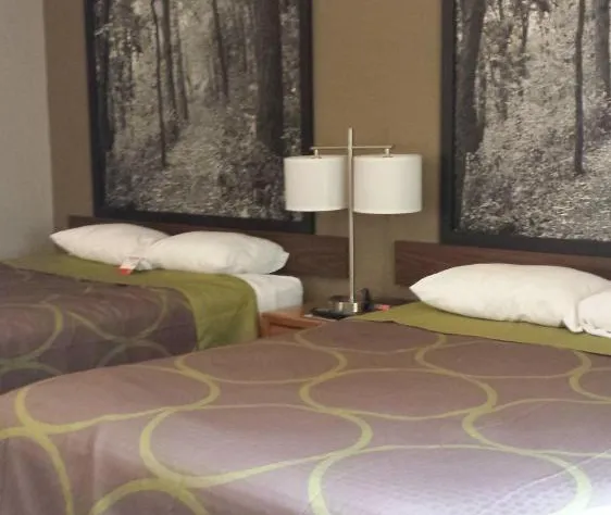 Super 8 by Wyndham Pella hotel detail image 4