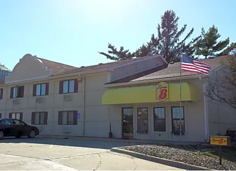 Super 8 by Wyndham Pella hotel detail image 1