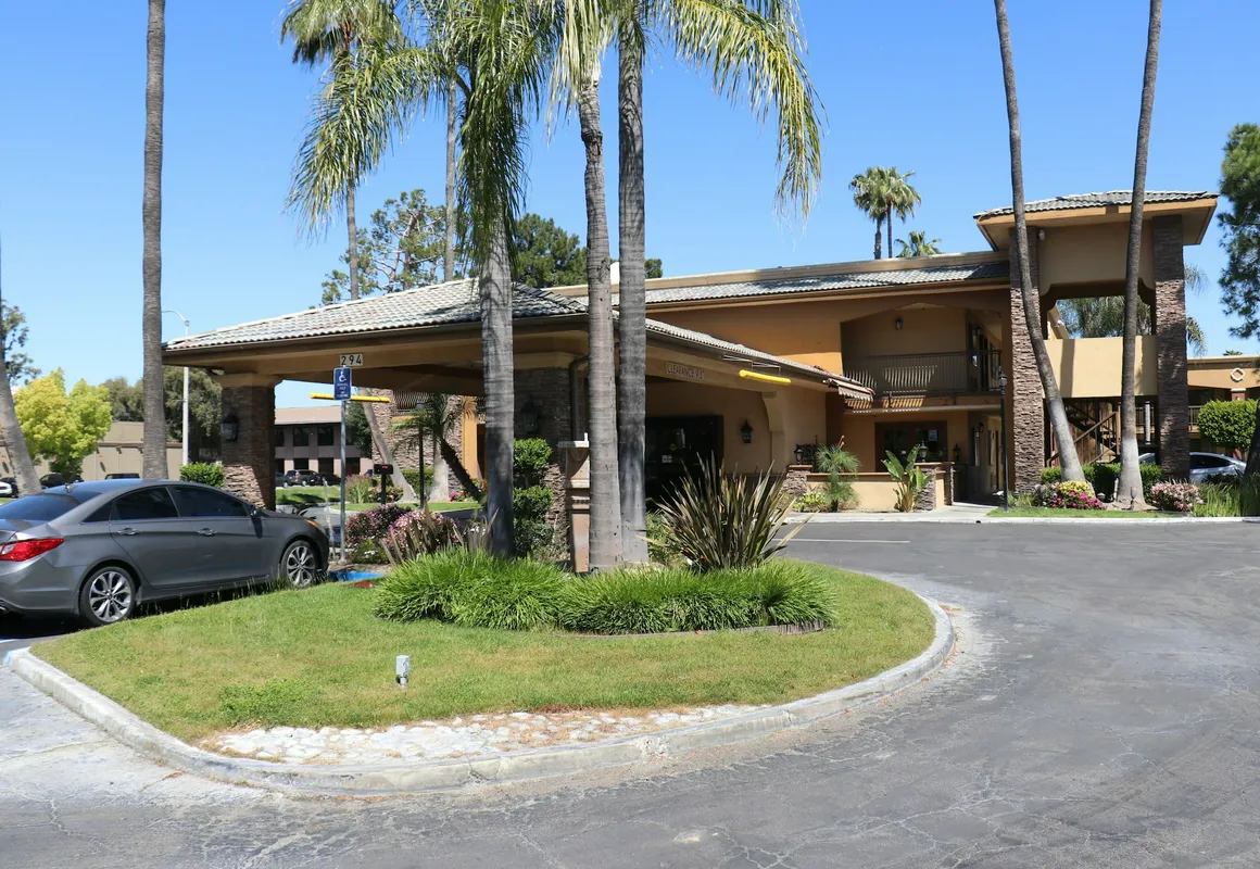 Empire Inn hotel hero