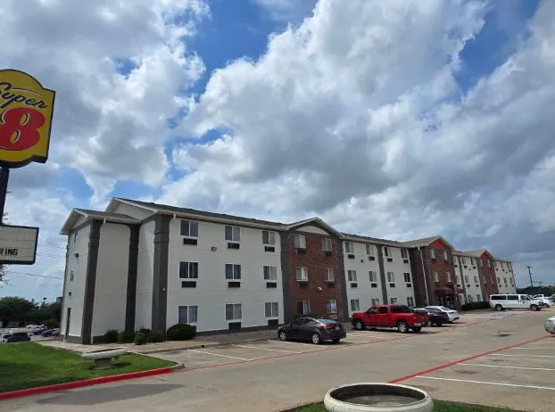 Super 8 by Wyndham Irving DFW Airport/South hotel detail image 2