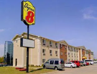 Super 8 by Wyndham Irving DFW Airport/South hotel detail image 3