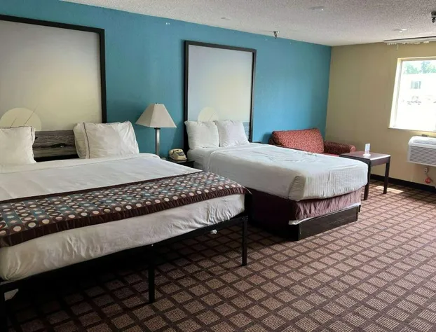 Super 8 by Wyndham Whitewater WI hotel detail image 4