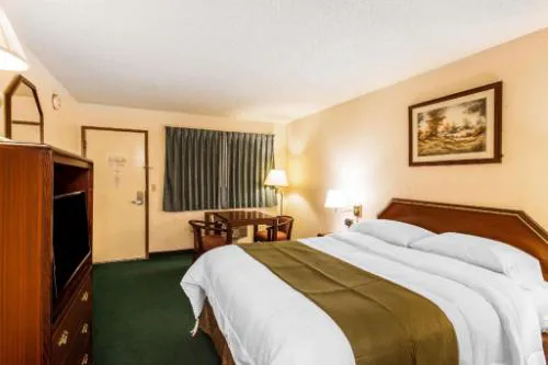 Econo Lodge Everett hotel detail image 1