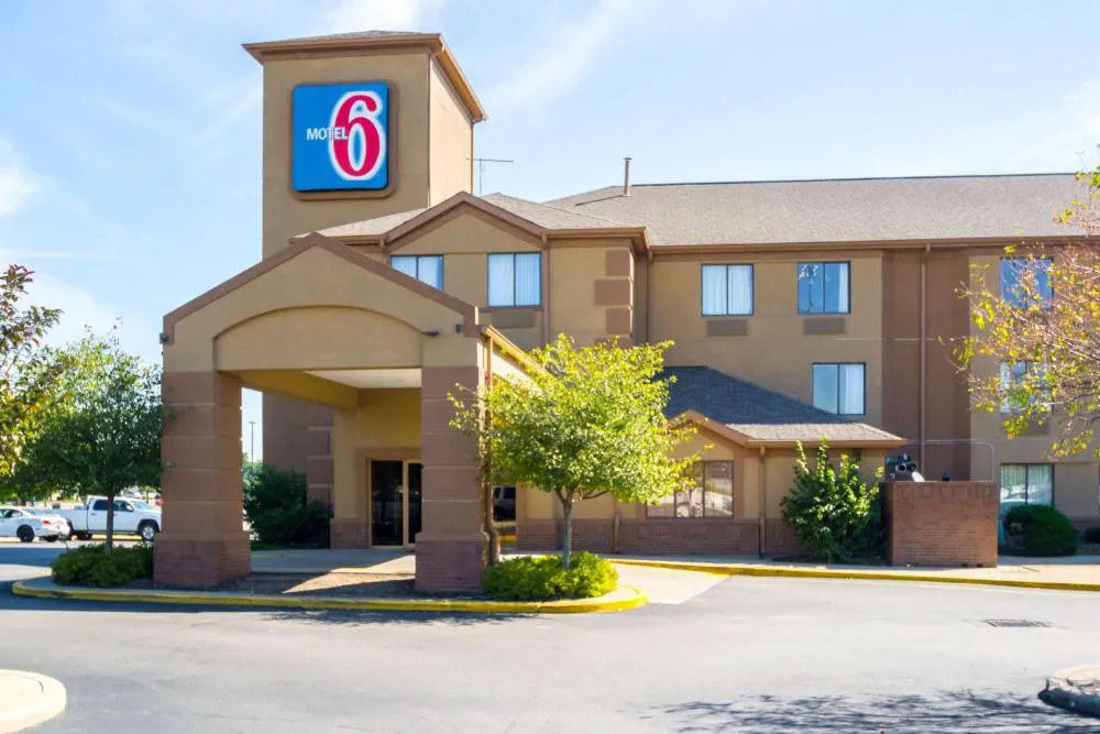 Motel 6 Indianapolis, IN - Airport hotel hero