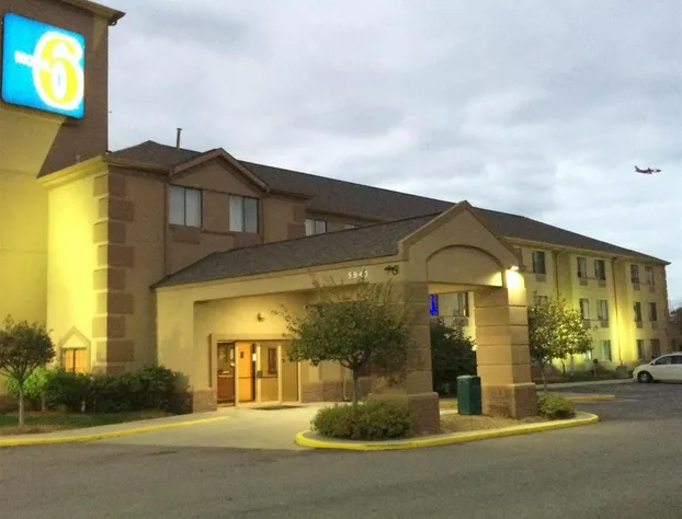 Motel 6 Indianapolis, IN - Airport hotel detail image 1