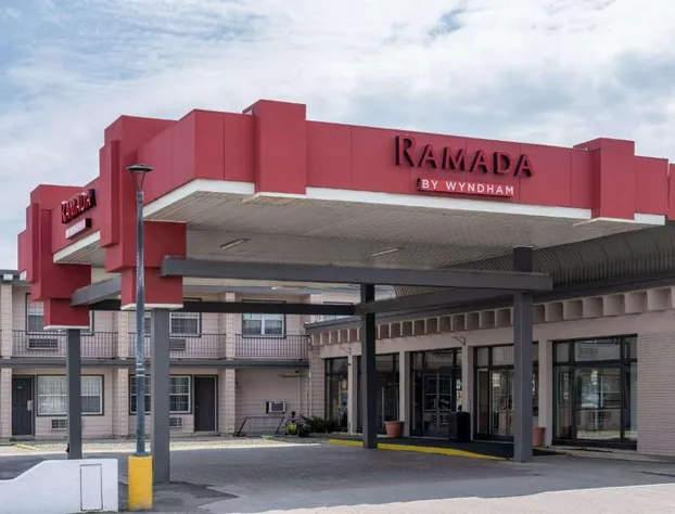 Ramada by Wyndham Thunder Bay Airlane Hotel hotel detail image 2