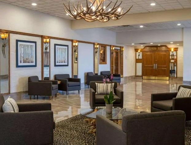 Ramada by Wyndham Thunder Bay Airlane Hotel hotel detail image 4