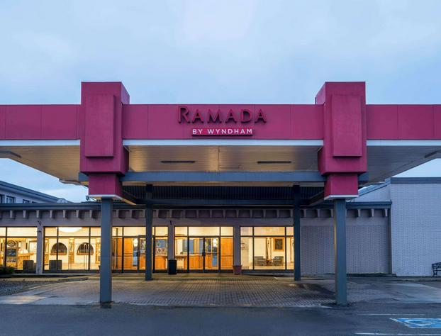Ramada by Wyndham Thunder Bay Airlane Hotel hotel detail image 4
