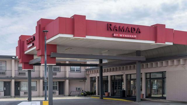 Ramada by Wyndham Thunder Bay Airlane Hotel hotel detail image 3