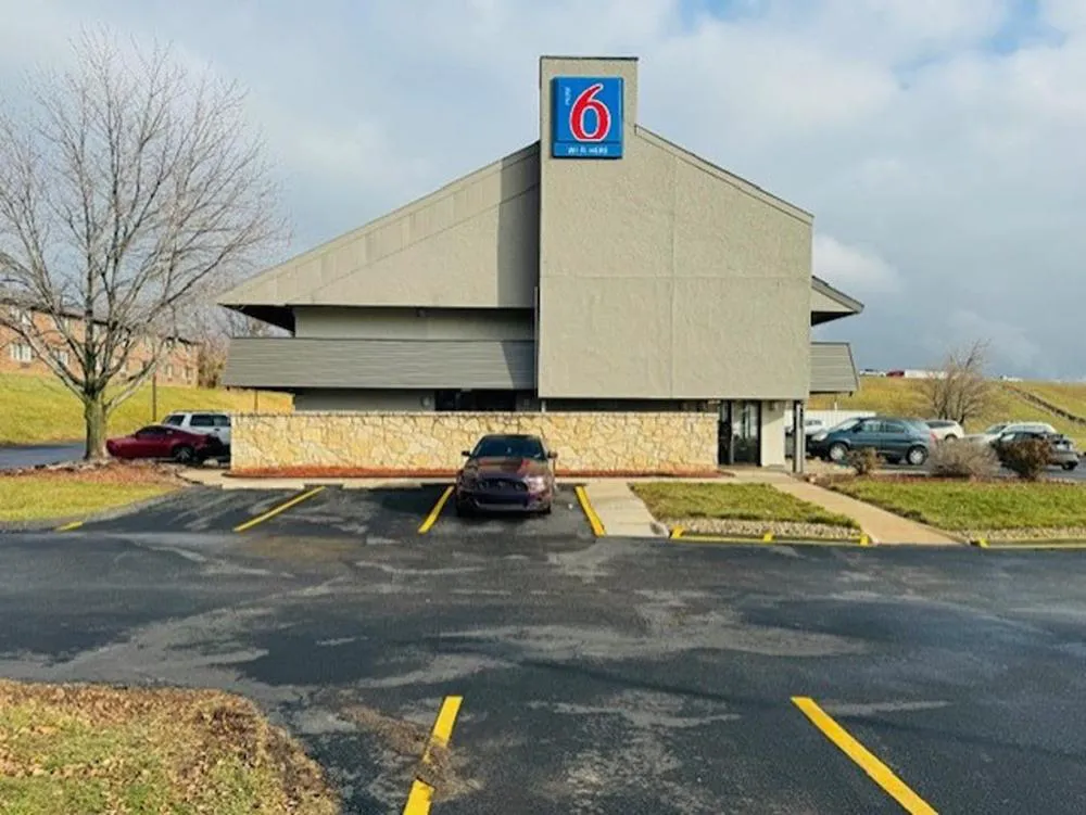 Motel 6 Cedar Rapids, IA hotel hero