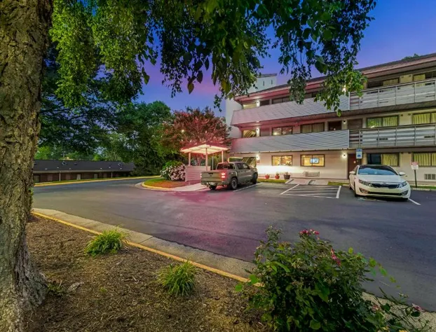 Red Roof Inn PLUS+ Washington DC - Alexandria hotel detail image 1