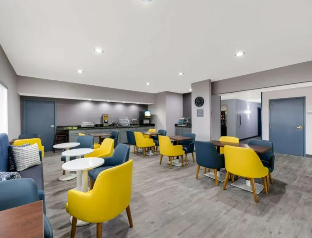 Quality Inn & Suites Artesia hotel detail image 3