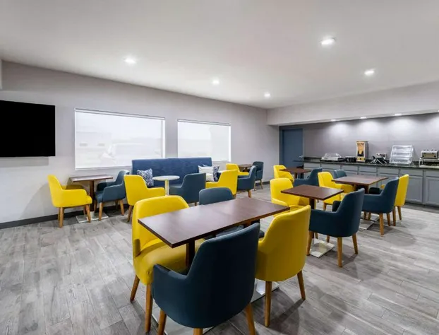 Quality Inn & Suites Artesia hotel detail image 4