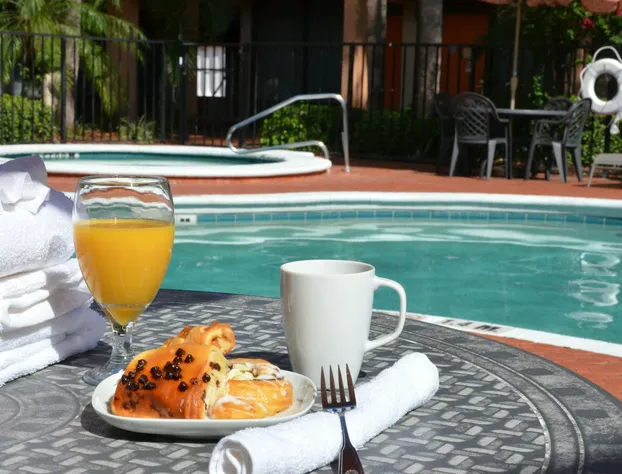 Days Inn & Suites by Wyndham Orlando Airport hotel detail image 1