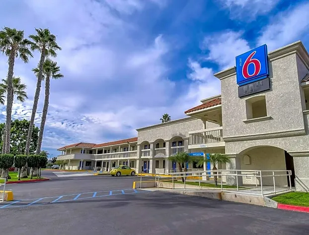 Motel 6 Carlsbad, CA Beach hotel detail image 2