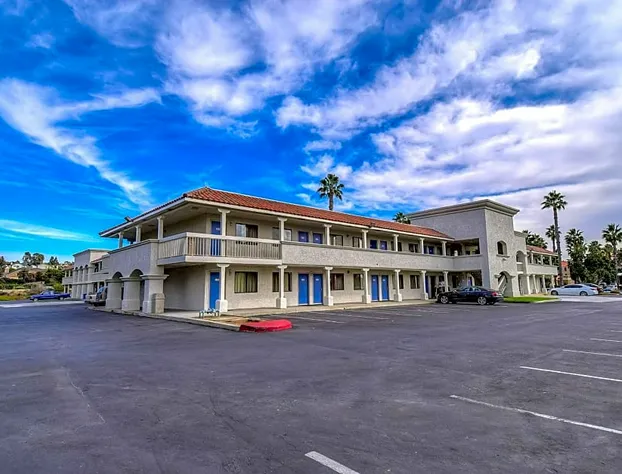 Motel 6 Carlsbad, CA Beach hotel detail image 3