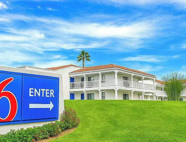 Motel 6 Carlsbad, CA Beach hotel detail image 2