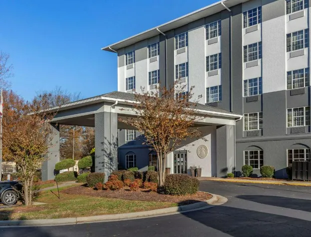 Comfort Suites Pineville - Ballantyne Area hotel detail image 1