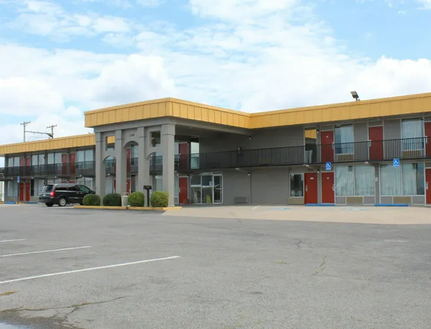 Econo Lodge Paducah West I-24 hotel detail image 1