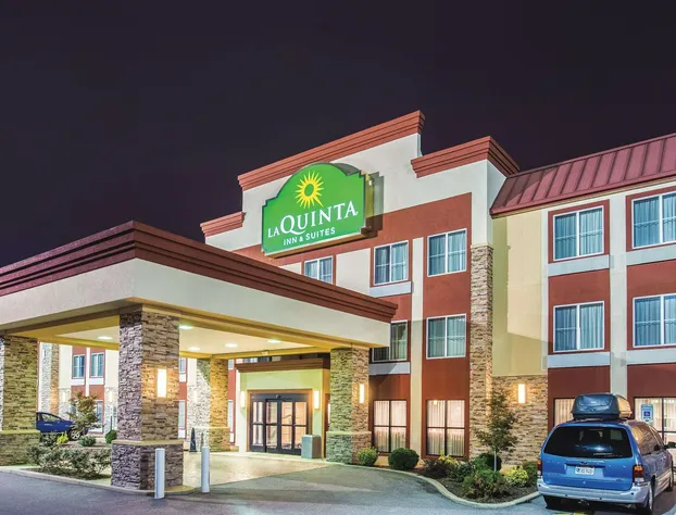 La Quinta Inn & Suites by Wyndham O'Fallon, IL - St. Louis hotel detail image 1