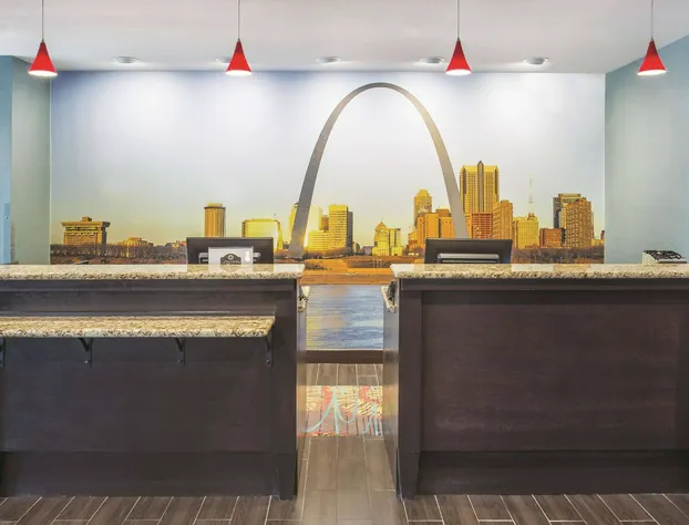 La Quinta Inn & Suites by Wyndham O'Fallon, IL - St. Louis hotel detail image 4