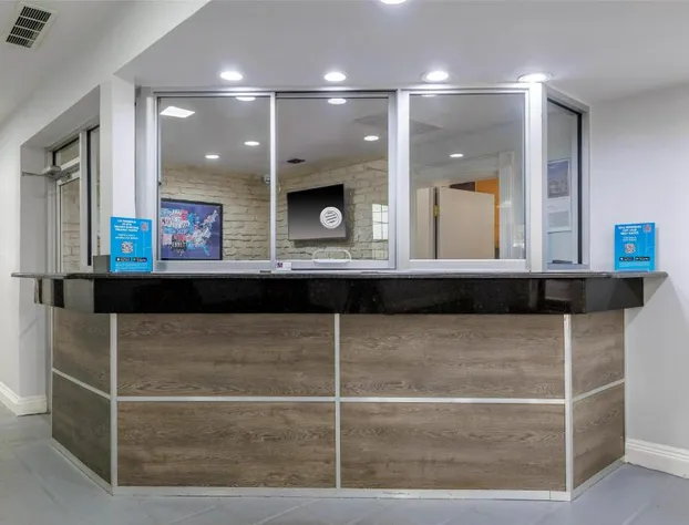 Motel 6 Dallas, TX – Downtown hotel detail image 1