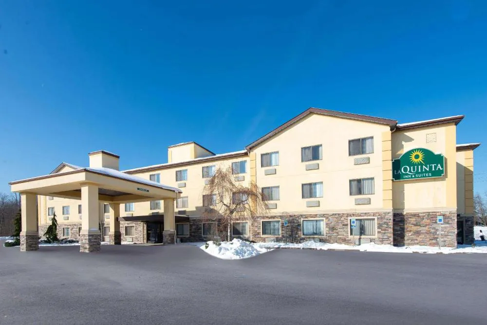La Quinta Inn & Suites by Wyndham Erie hotel hero