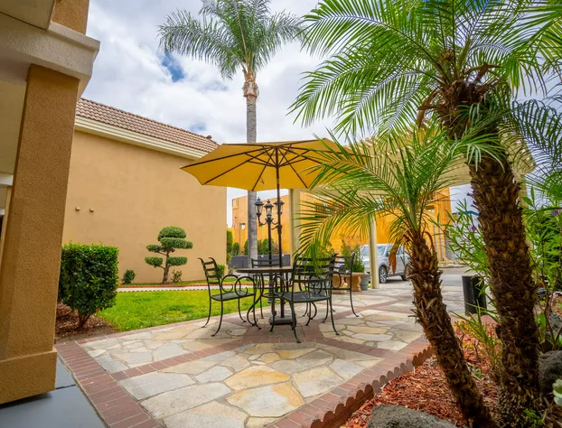 Howard Johnson by Wyndham Buena Park hotel detail image 1