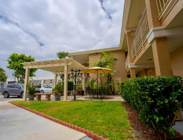 Howard Johnson by Wyndham Buena Park hotel detail image 2