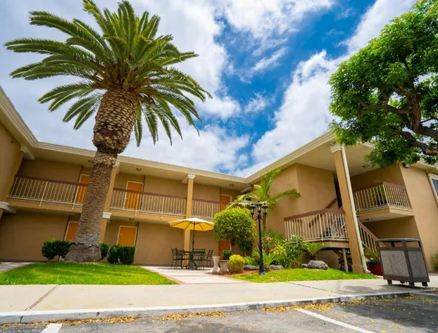 Howard Johnson by Wyndham Buena Park hotel detail image 3