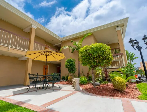 Howard Johnson by Wyndham Buena Park hotel detail image 4