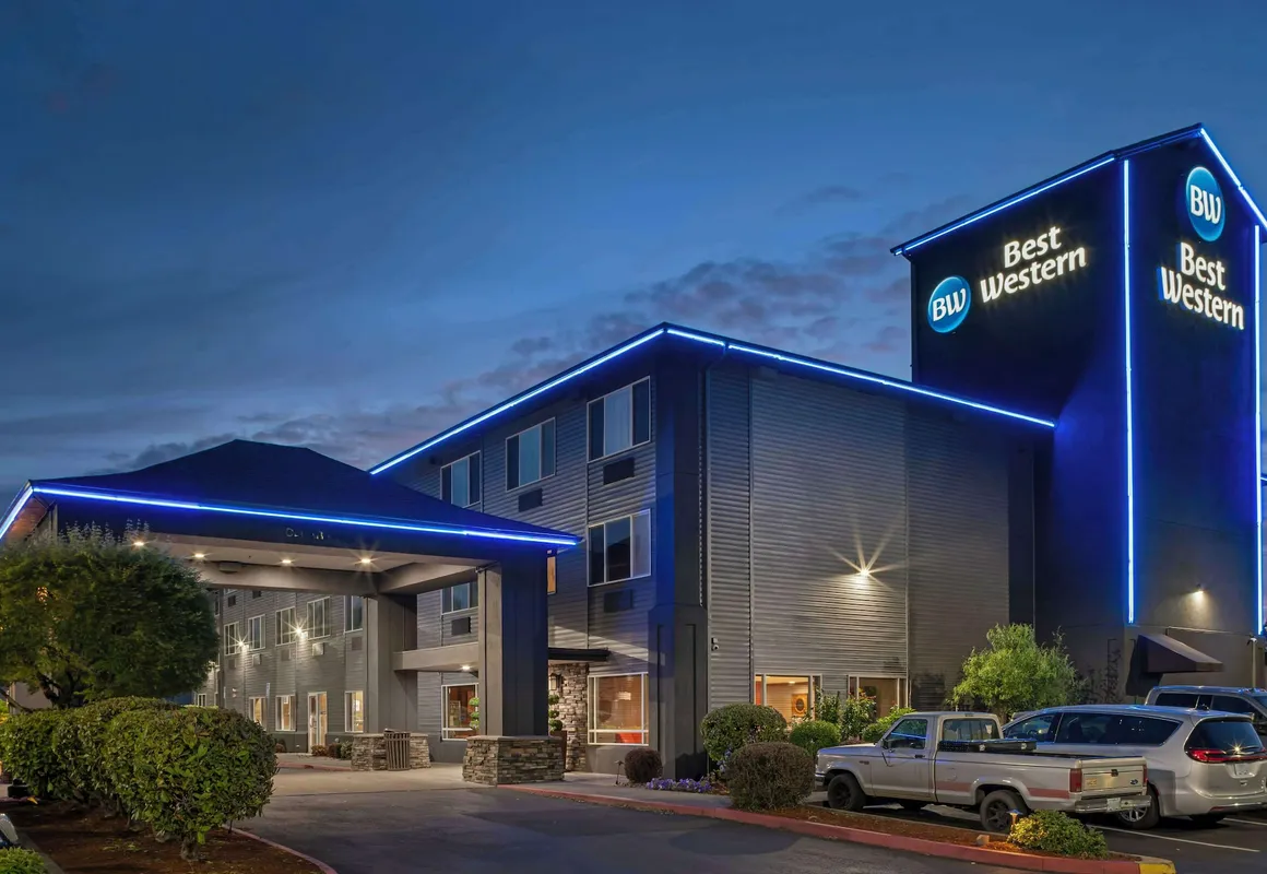 Best Western Cascade Inn & Suites hotel hero