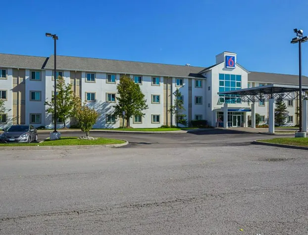 Motel 6 Whitby, ON - Toronto East hotel detail image 1