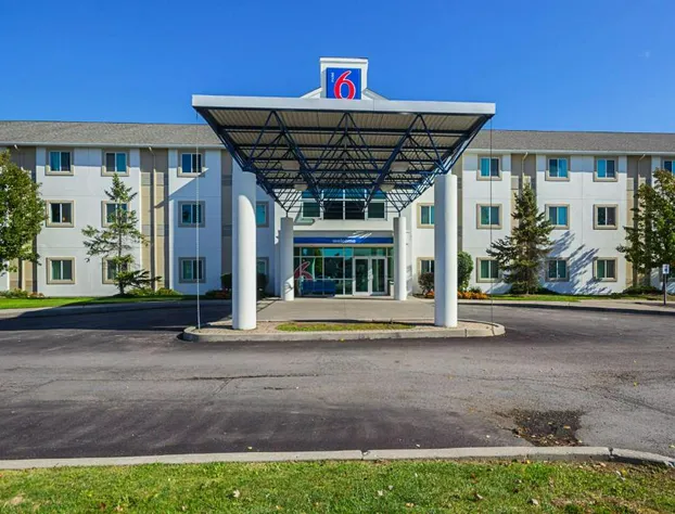 Motel 6 Whitby, ON - Toronto East hotel detail image 2