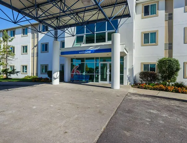 Motel 6 Whitby, ON - Toronto East hotel detail image 4