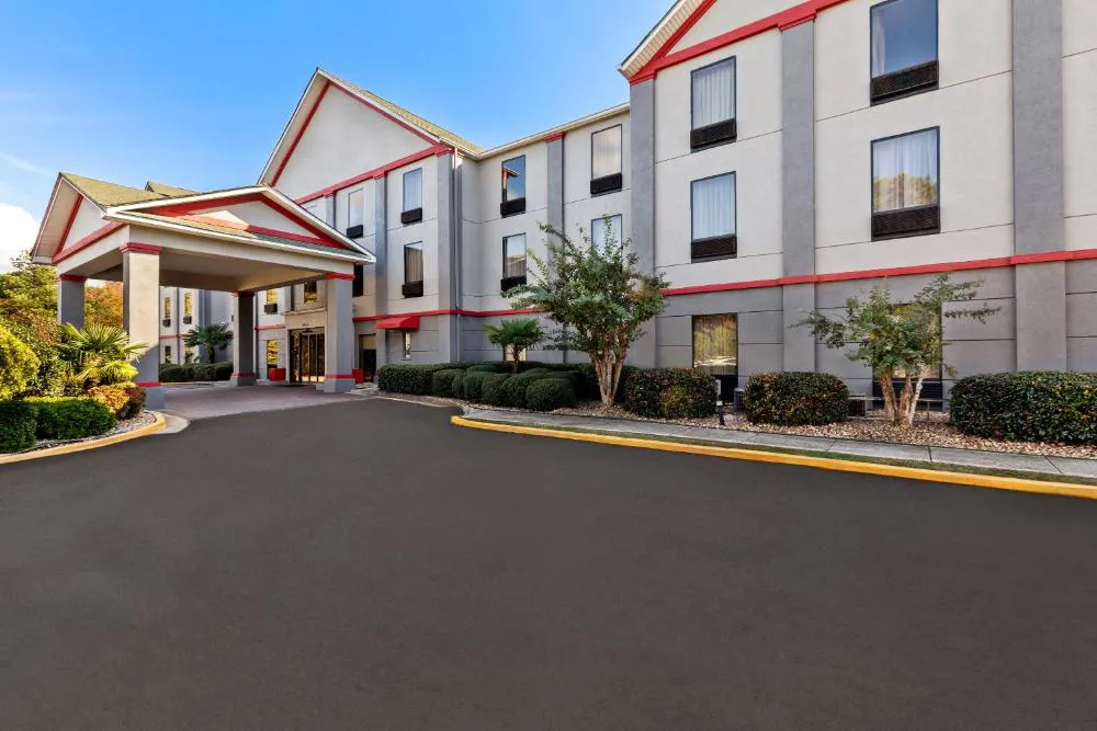 Red Roof Inn PLUS+ & Suites Atlanta Airport South hotel hero