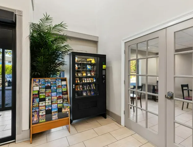 Red Roof Inn PLUS+ & Suites Atlanta Airport South hotel detail image 4