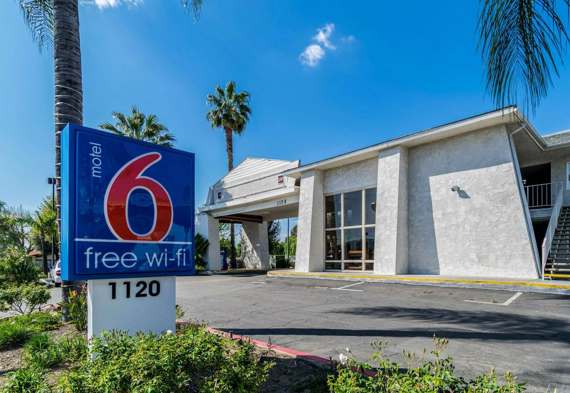 Motel 6 Redlands, CA hotel hero