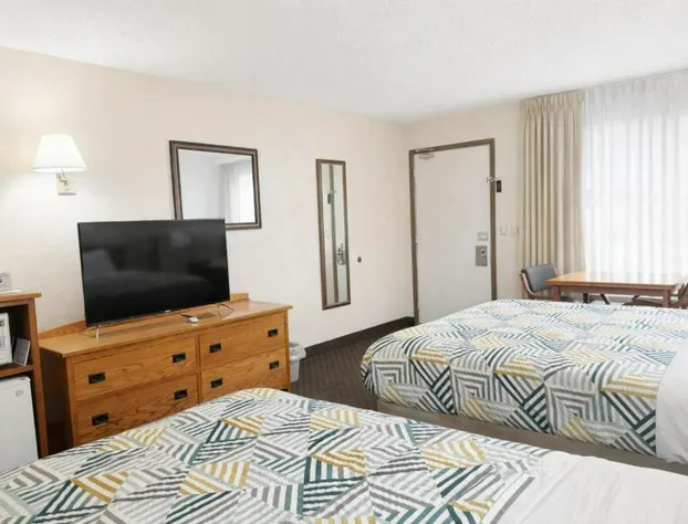 Sundowner Inn by Capital O Forsyth I 94 hotel detail image 2