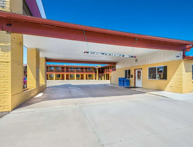 Econo Lodge I-40 exit 286 Holbrook hotel detail image 3