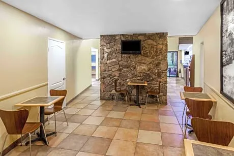 Super 8 by Wyndham Oceanside Marty's Valley Inn hotel detail image 3