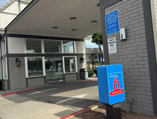 Studio 6 Corona, CA - West hotel detail image 4