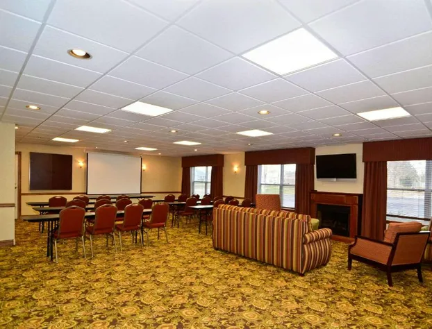 Country Inn & Suites by Radisson, Stevens Point, WI hotel detail image 2