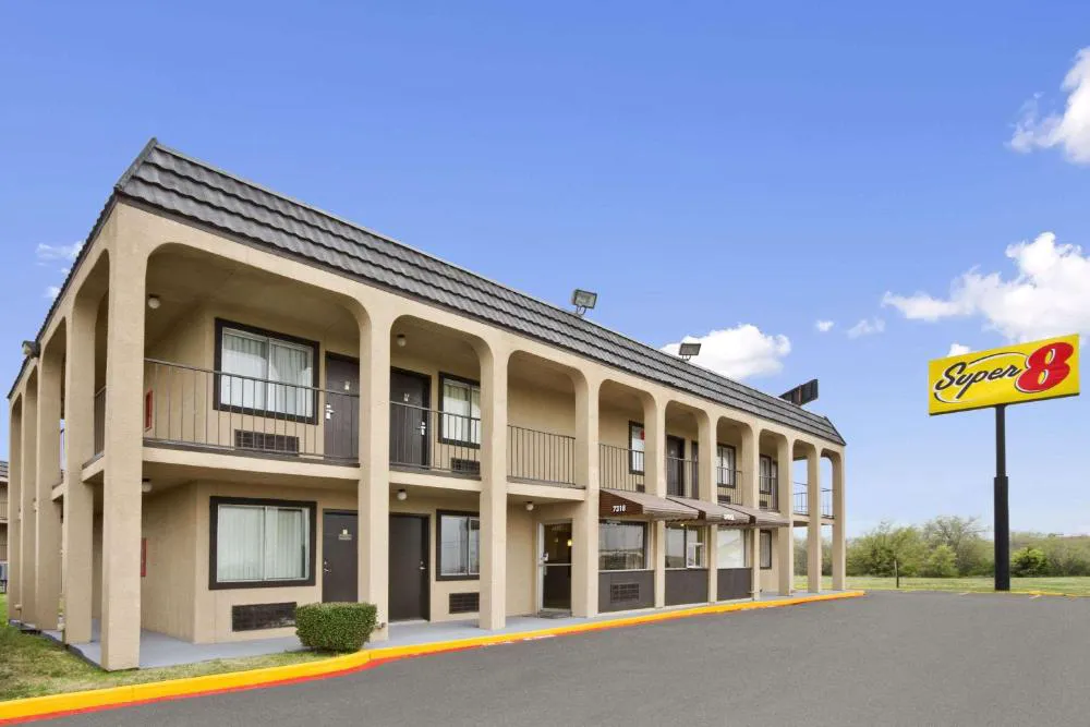 Super 8 by Wyndham Fort Worth TX hotel hero