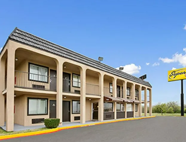 Super 8 by Wyndham Fort Worth TX hotel detail image 1