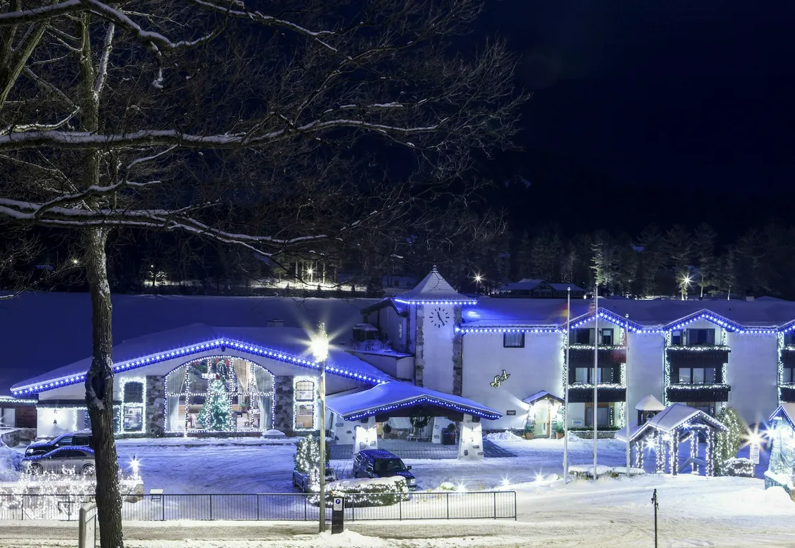 Golden Arrow Lakeside Resort hotel hero