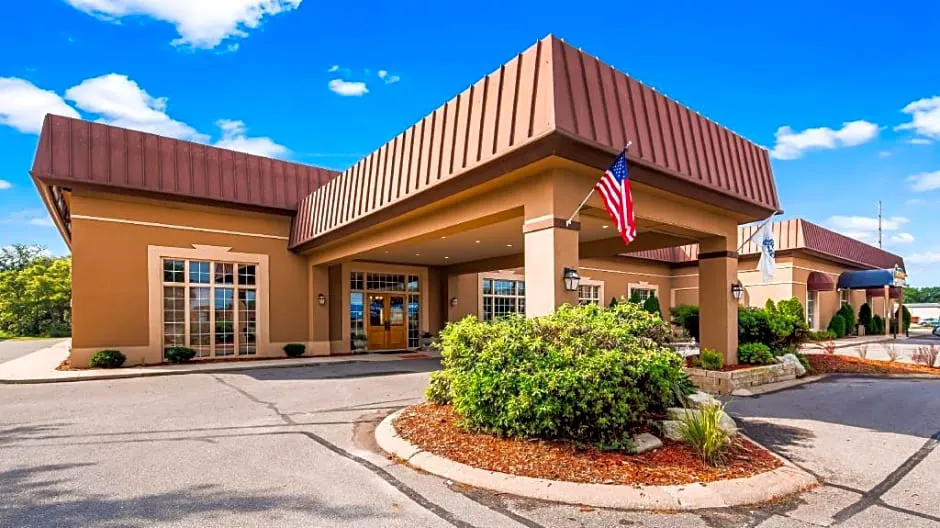 Quality Inn & Suites hotel hero