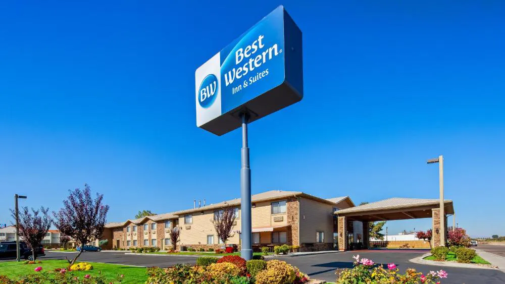Best Western Inn & Suites hotel hero